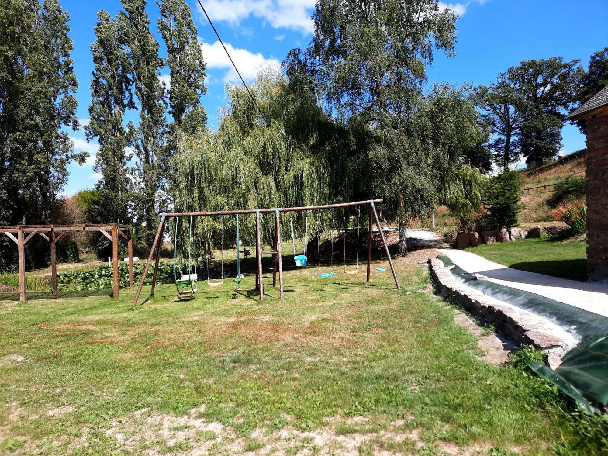 A La Memoire De Merlin & Spa Saint-Malon-sur-Mel Exterior foto